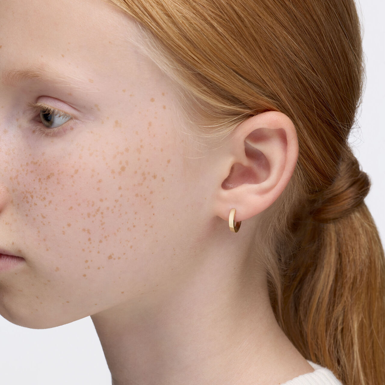 Birks Essentials baby huggie earrings in yellow gold image number 1